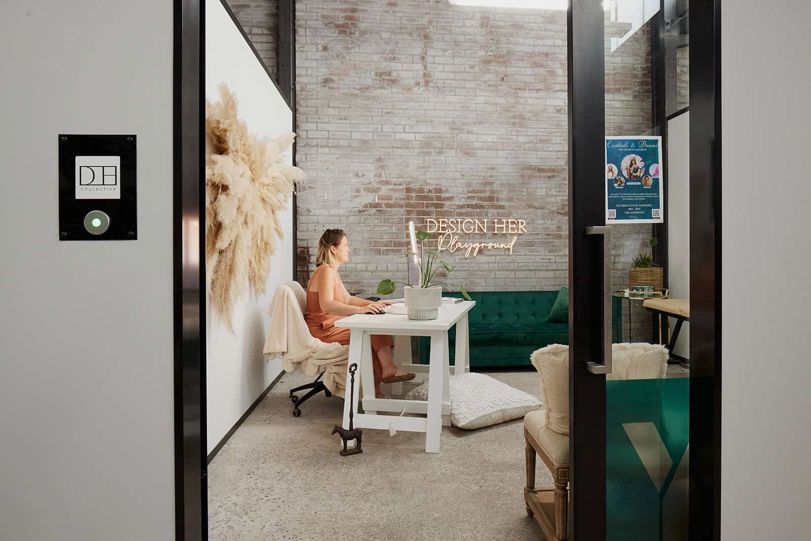 Private Offices or Hot Desks? The Surprising Winner in 2025’s Coworking Profit Race